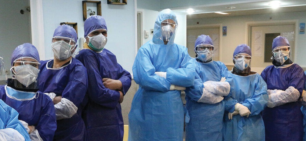 همایون سامه‌یح نجف‌آبادی، در گفت‌وگو با خبرنگار بهداشت و درمان خبرگزاری آنا، در خصوص به اولویت‌بندی‌های واکسیناسیون کرونا و اجرای آن در کشور، گفت: همچنان که پیشتر هم تاکید داشتم، بهتر و هم البته لازم است که تمام پرستاران شاغل واکسیناسیون شوند.